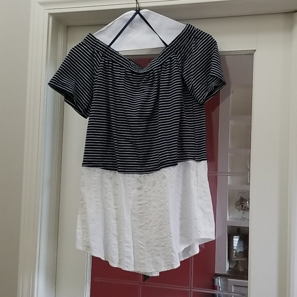 Off the shoulder Doe&Rae shirt